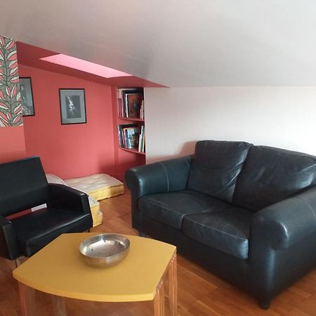 Clos St Joseph Oullins Buitenkant foto